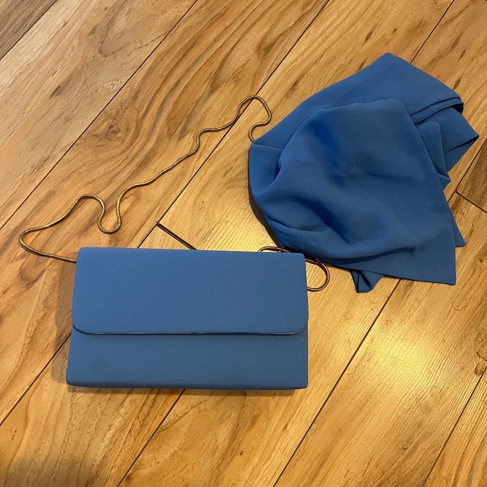 Vintage style blue bag with scarf